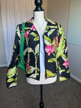 Silkland Quilted Silk Floral Jacket Beaded Tropical Print Tailored Fit
Size M/L